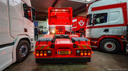 20251019-Tom-Holding-00125